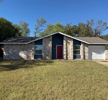 5202 Provencial Dr in Austin, TX - Building Photo