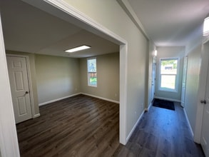 1153 W Hendrickson Rd, Unit B in Sequim, WA - Building Photo - Building Photo