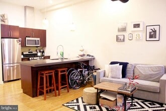 1247 E Columbia Ave in Philadelphia, PA - Foto de edificio - Building Photo