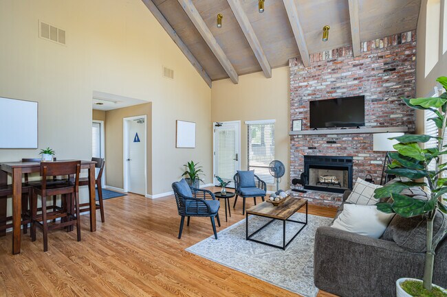 Summer Place Apartments in Sacramento, CA - Building Photo - Interior Photo