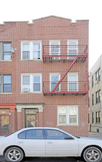 42-17 164th St in Flushing, NY - Foto de edificio - Building Photo