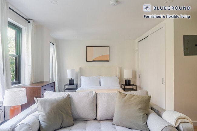 227 E 59th St in New York, NY - Building Photo - Building Photo