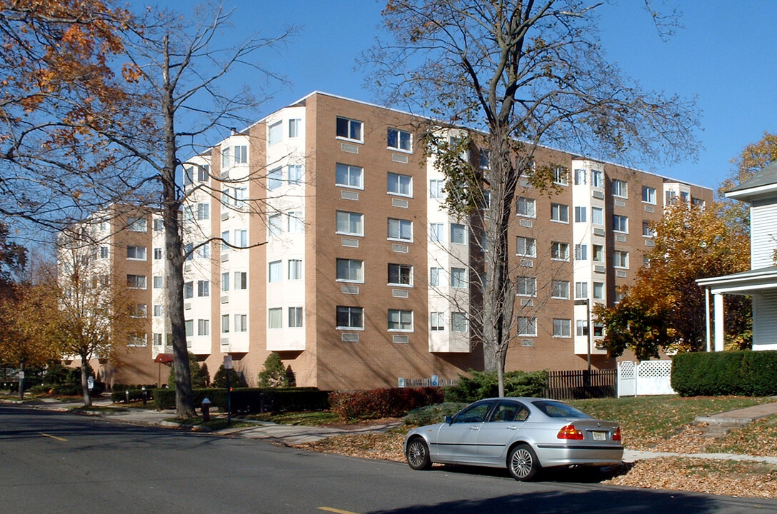 The Somerset in Hackensack, NJ - Building Photo