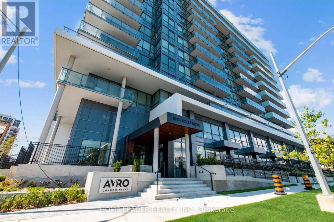 10 De Boers Dr in Toronto, ON - Building Photo