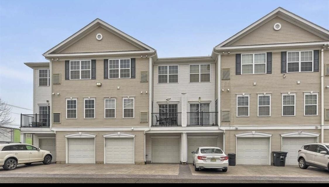 7 Tribeca Ave in Jersey City, NJ - Building Photo