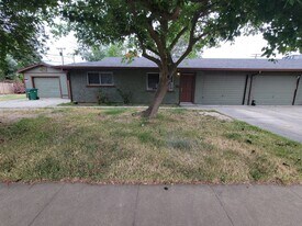 981 5th St in Corning, CA - Building Photo