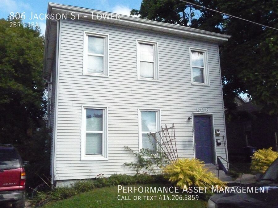 806 Jackson St-Unit -Lower in Racine, WI - Building Photo
