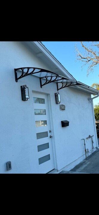 7865 Chastain Ave in Reseda, CA - Building Photo