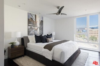 3425 W Olive Ave in Burbank, CA - Building Photo - Building Photo