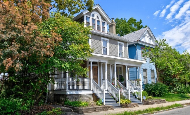 1050 Oak St in Columbus, OH - Building Photo - Building Photo