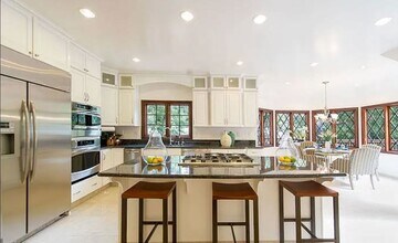 2225 Summit Dr in Hillsborough, CA - Building Photo - Building Photo