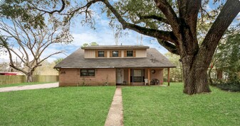 318 Elm St in Prairie View, TX - Building Photo