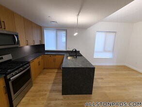 83 Gardner St, Unit 101 in Boston, MA - Foto de edificio - Building Photo