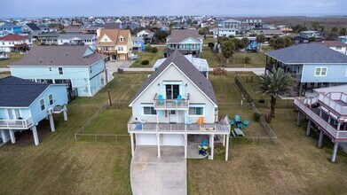 16518 Jean Lafitte Rd in Jamaica Beach, TX - Building Photo - Building Photo