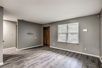 18 Redwood Dr in Florissant, MO - Building Photo - Building Photo