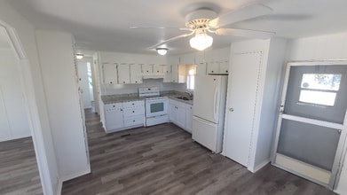 142 Hamilton Dr in Palmetto, FL - Foto de edificio - Building Photo