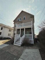 3103 Pawtucket Ave in East Providence, RI - Building Photo
