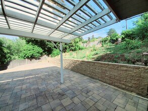 2745 Summit Dr in Hillsborough, CA - Building Photo - Building Photo