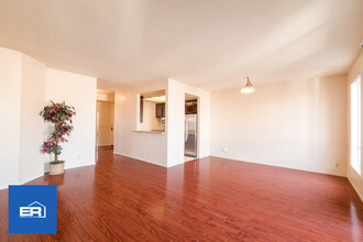 1310 N Detroit St-Unit -APT 303 in Los Angeles, CA - Building Photo - Building Photo