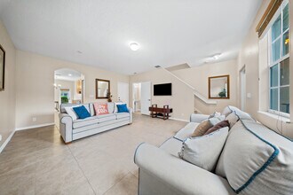 2185 SE Grand Dr in Port St. Lucie, FL - Foto de edificio - Building Photo