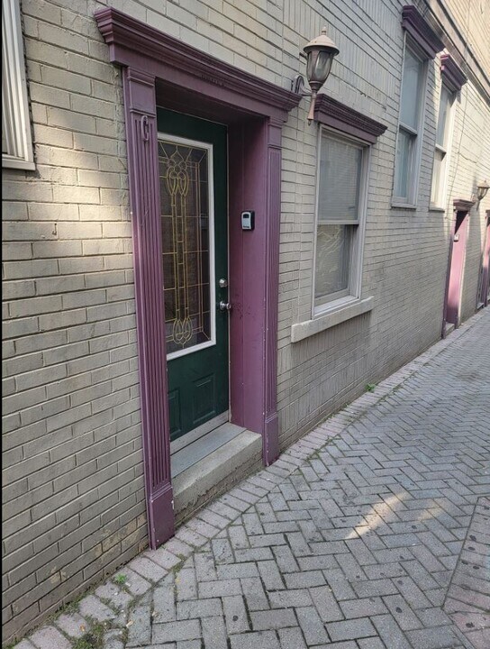 214 Wall St in Morgantown, WV - Building Photo