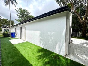 1501 SW 149th Ave in Pembroke Pines, FL - Building Photo - Building Photo