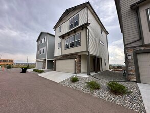 7435 Gorgeted Quail Grv in Colorado Springs, CO - Foto de edificio - Building Photo