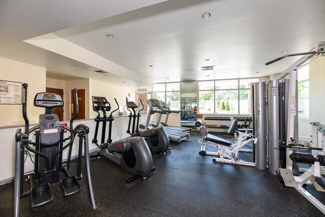 950 Massachusetts Ave, Unit 2B in Cambridge, MA - Building Photo - Building Photo