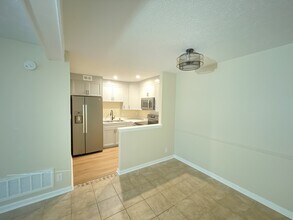9614 Westport Rd, Unit #1 in Louisville, KY - Building Photo - Building Photo