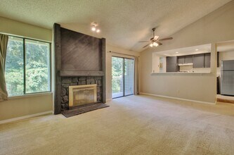 14401 SE Petrovitsky Rd in Renton, WA - Building Photo - Building Photo