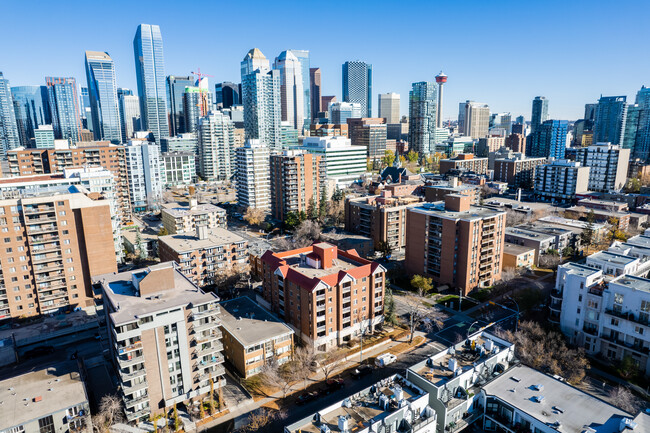 Belvedere Manor in Calgary, AB - Building Photo - Building Photo