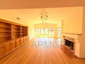 18446 Wakecrest Dr in Malibu, CA - Building Photo - Building Photo