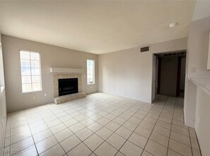 4672 Krissylouise Way, Unit A in Las Vegas, NV - Building Photo - Building Photo