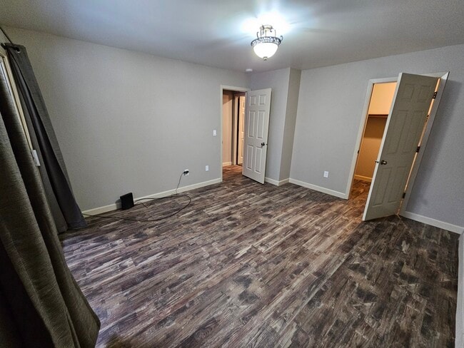 7217 Foxridge Cir, Unit 2 in Anchorage, AK - Foto de edificio - Building Photo