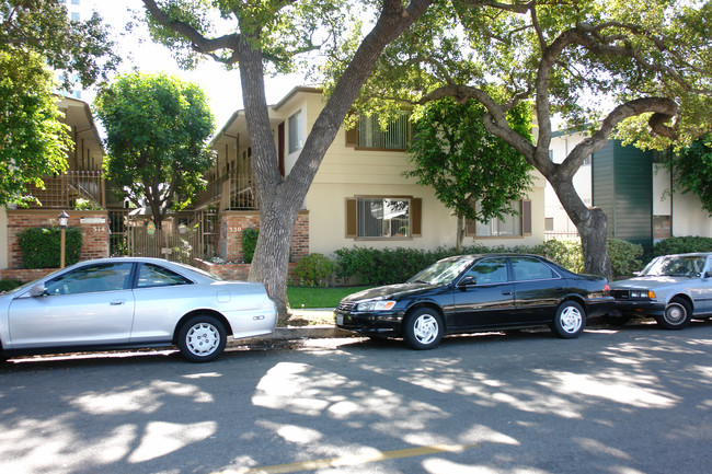 314-320 Burchett St in Glendale, CA - Foto de edificio - Building Photo