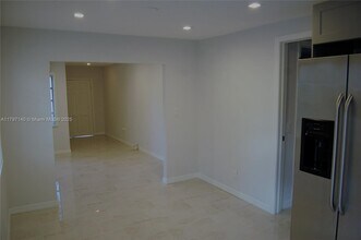 2140 SW 25th St in Miami, FL - Building Photo - Building Photo