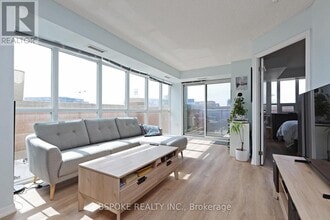 125 Western Battery Rd in Toronto, ON - Building Photo - Building Photo