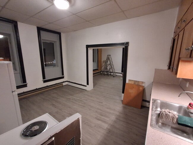 230 N Sibley Ave, Unit Main street