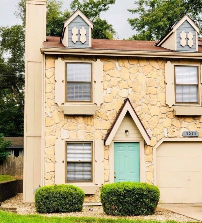 3010 Bainbridge Cir in Lawrence, KS - Building Photo