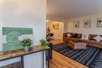 3243 Kearney St in Denver, CO - Foto de edificio - Building Photo
