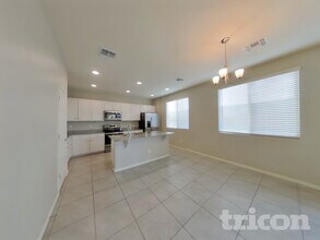 8631 E Peralta Ave in Mesa, AZ - Foto de edificio - Building Photo