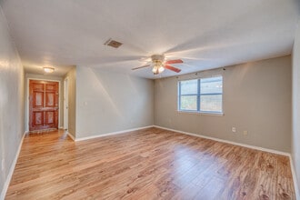 12500 SW 2nd St in Yukon, OK - Foto de edificio - Building Photo