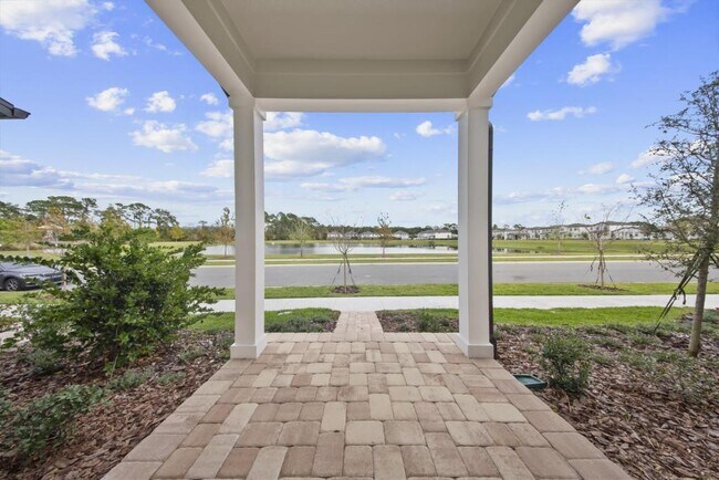 17538 Northlake Grv Dr in Oakland, FL - Building Photo - Building Photo