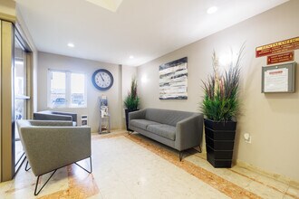 Roseland Place in London, ON - Building Photo - Lobby