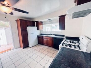 428 S Date St in Escondido, CA - Building Photo - Building Photo