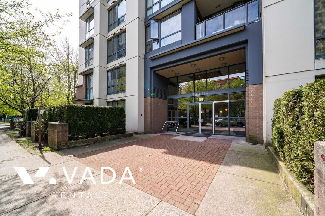 3588 Crowley Dr in Vancouver, BC - Building Photo