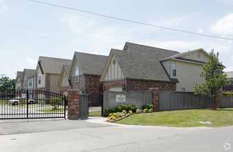 Sydney Court Townhomes in Tulsa, OK - Building Photo - Building Photo