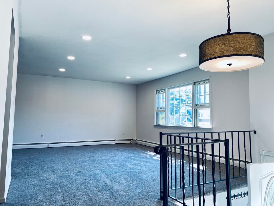 17 Aldrich St, Unit 3bd2fullbaths in Sayville, NY - Building Photo