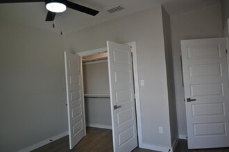 311 Dorel Dr in Laredo, TX - Foto de edificio - Building Photo