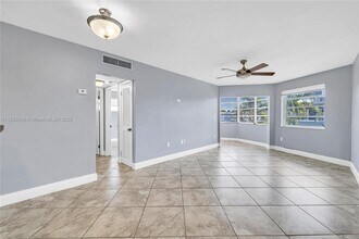 1715 NE Miami Gardens Dr in Miami, FL - Building Photo - Building Photo